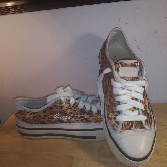 guess women's crayza sneakers